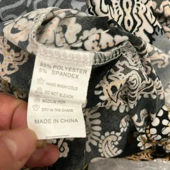 ❤️Host Picks❤️[L/XL]Shoreline  Abstract Gold Foil Halter Maxi Dress - Picture 11 of 11